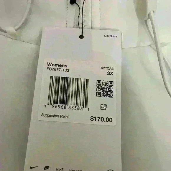 Women’s Classic Nike Puffer It’s a puffer if it’s bigger than norm doesn’t mat. - Picture 7 of 12